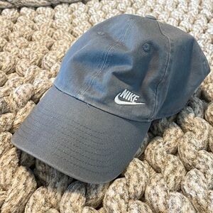 light gray nike hat